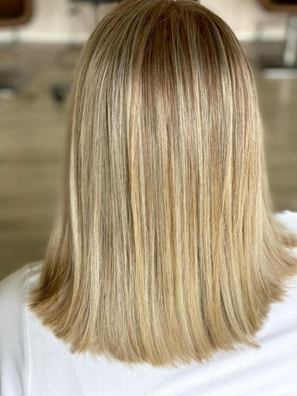 Vjola Hair & Make-up Artist  in Niederwangen-farbe-blond-beige-